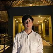 Soy un profesor creativo, paciente y comprometido, con experiencia enseñando inglés a estudiantes de todas las edades